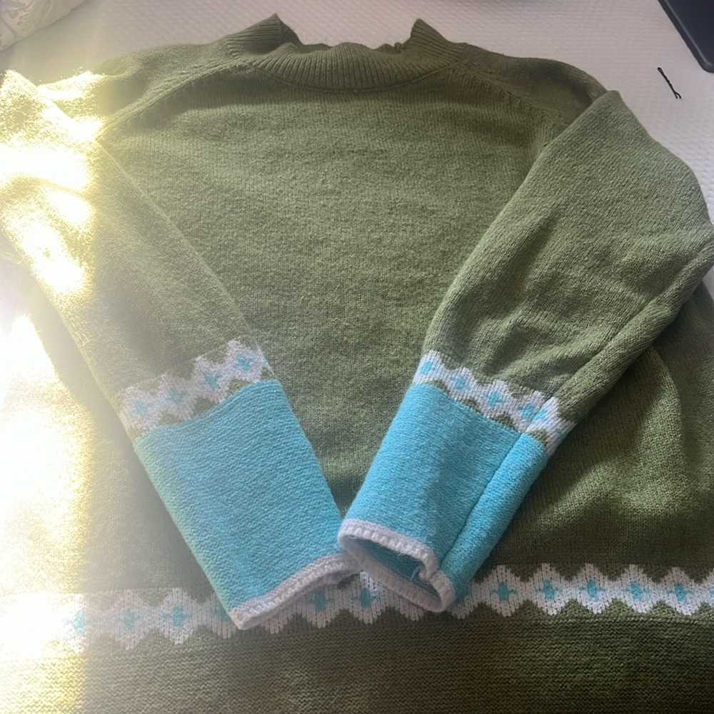 XL green sweater Beautiful colors !
